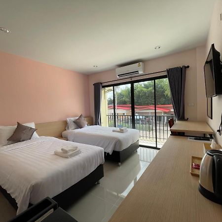 โรงแรมนิยม เอสทีเอ็น 2 - Niyom Stn 2 Hotel Ban Phue 外观 照片
